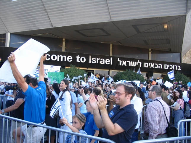 A large crowd greeted the new olim 
